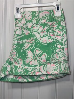 Lilly Pulitzer Shorts 3” Inseam in “Beach Bash”  Print Size 4 Summer Vacation